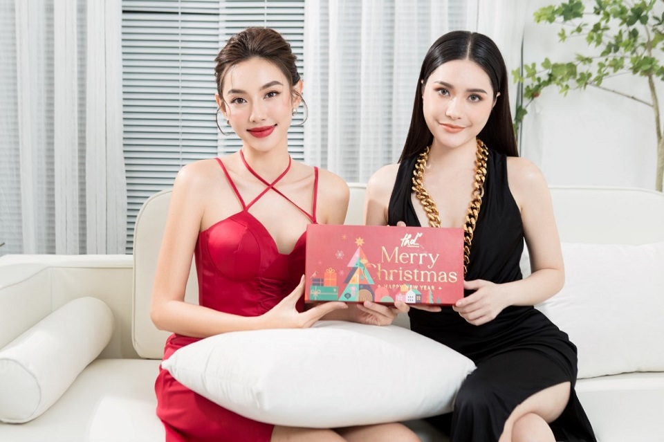 Cùng Hoa hậu Thùy Tiên, Doanh nhân Đoàn Di Băng khám phá BST son mùa lễ hội