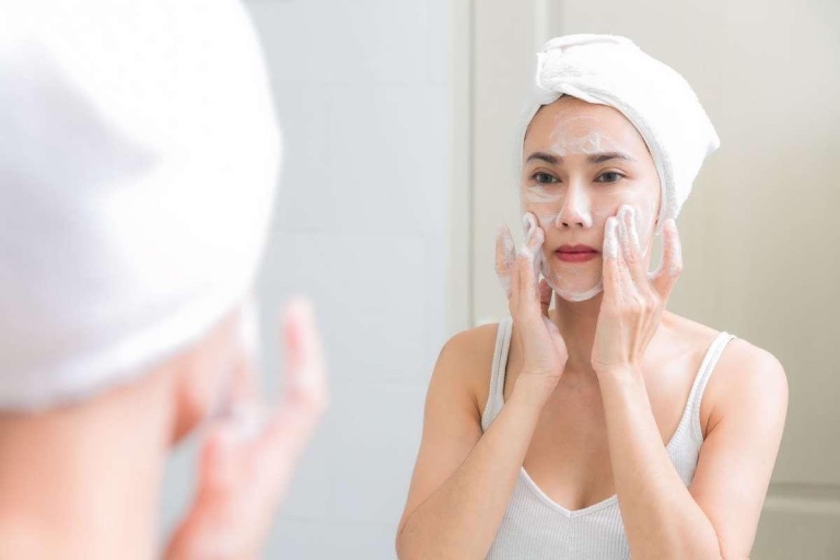 Quy tắc rửa mặt “4-2-4” giúp phái đẹp Hàn, Nhật giữ làn da “không tuổi”